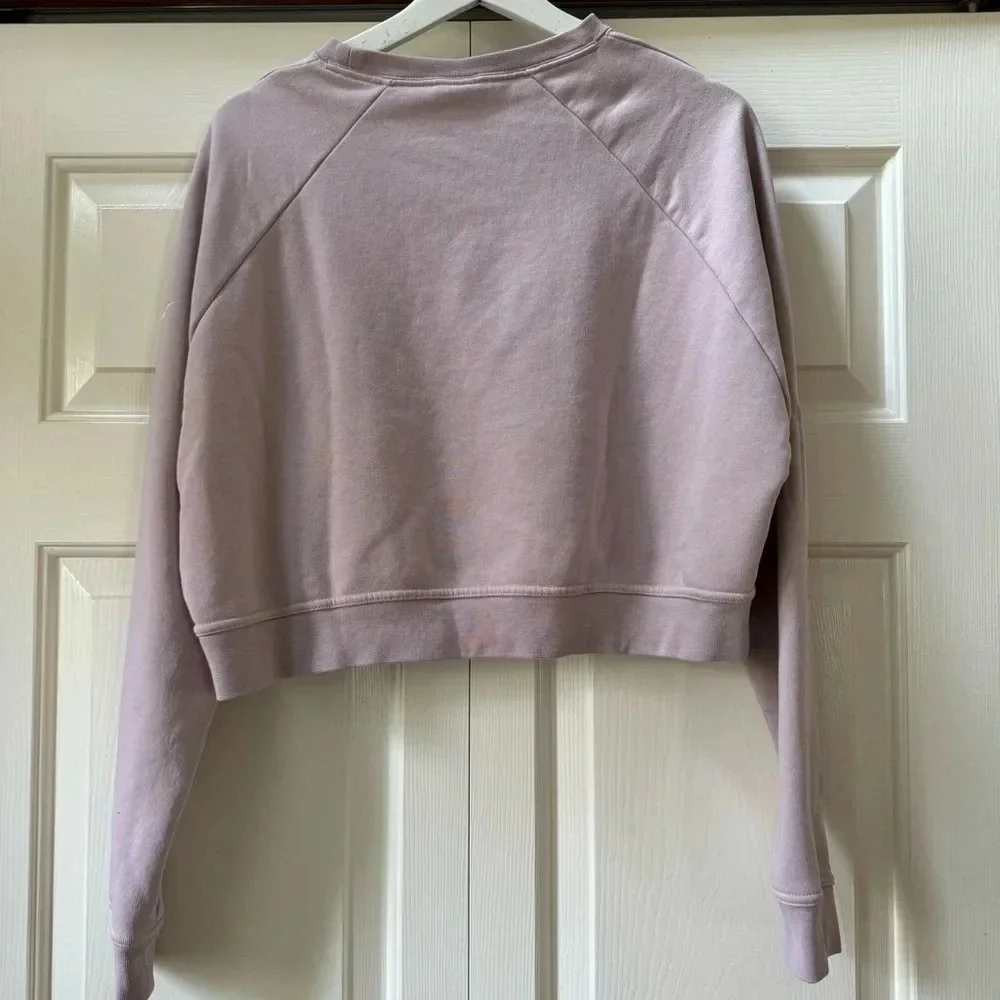 Nike Dri-Fit Embossed Just Do It Cropped Crew Neck Sweatshirt Women’s size M
